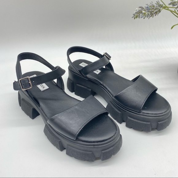 Steve Madden | Shoes | Steve Maddenwomens Tazia Mega Lug Sandals In Black  Leather Size 6 | Poshmark